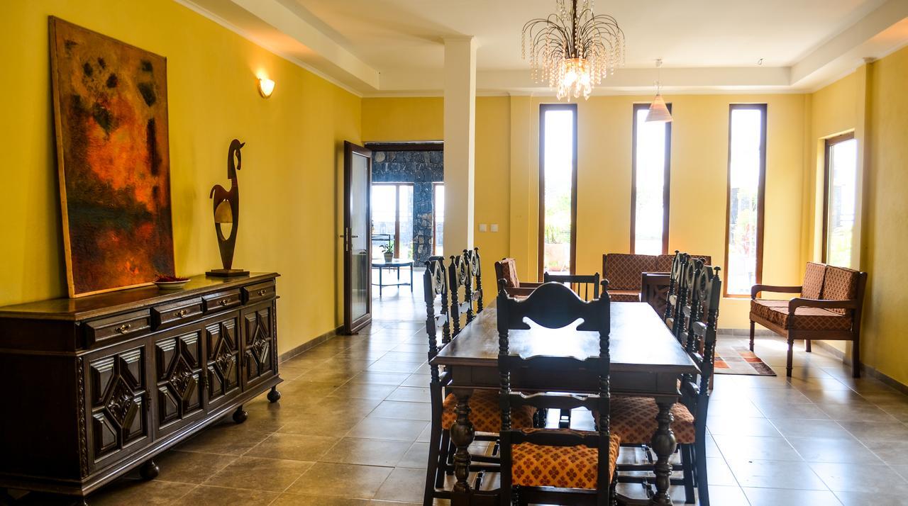 Emoyeni Gardens Hotel Sao Tome Exterior photo